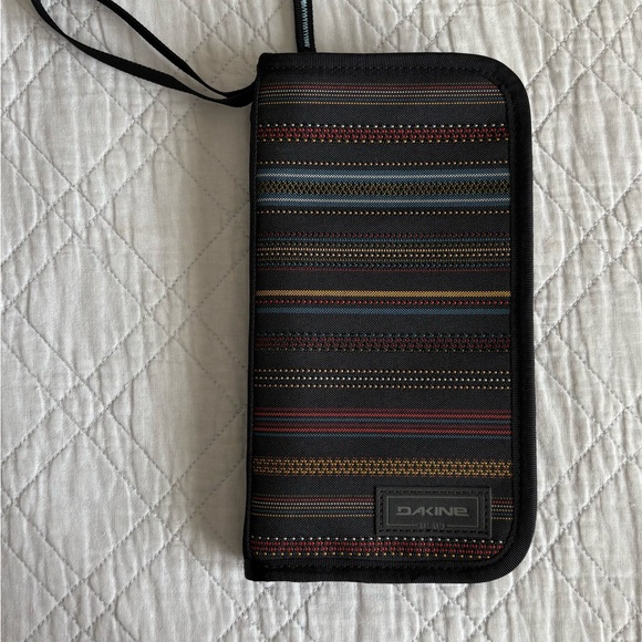 Dakine Handbags - Dakine Women's Travel Sleeve Organizer in Nevada print